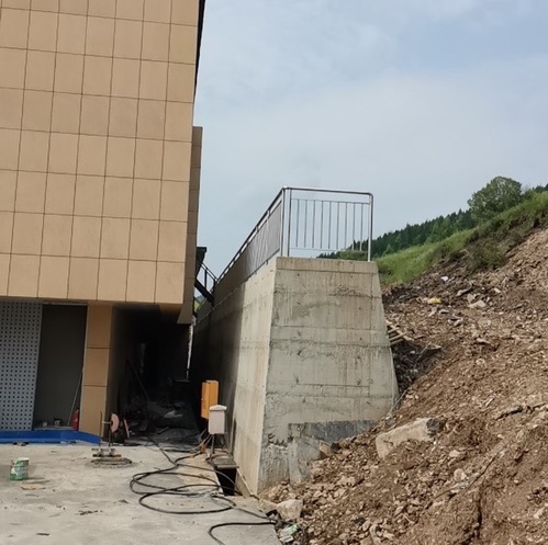 尊龙时凯集团践行绿色生长理念 守护边坡清静