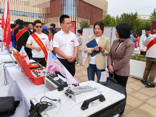 尊龙时凯集团加入团市委“汇聚青春动能 立功十项行动”主题展