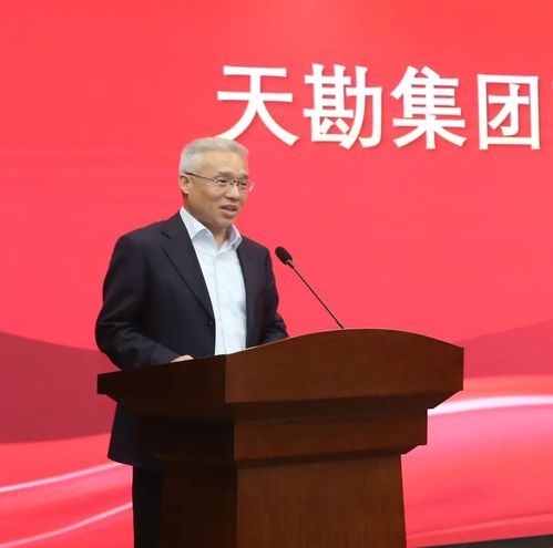 致敬楷模风范激扬青春实力  ――尊龙时凯集团开展劳模宣讲会暨十佳青年表扬会
