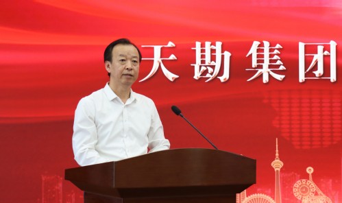 致敬楷模风范激扬青春实力  ――尊龙时凯集团开展劳模宣讲会暨十佳青年表扬会