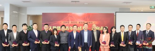 奋斗擦亮青春的底色 继续诠释青春的意义——尊龙时凯集团开展“青年话生长 一起向未来”主题沙龙活动