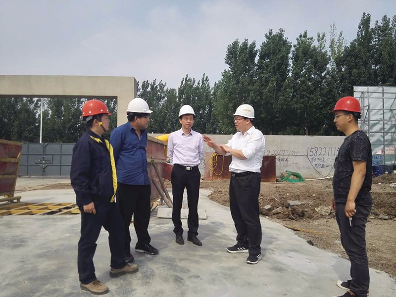 致敬劳动者——院向导“五一”节日时代到下层走访慰问